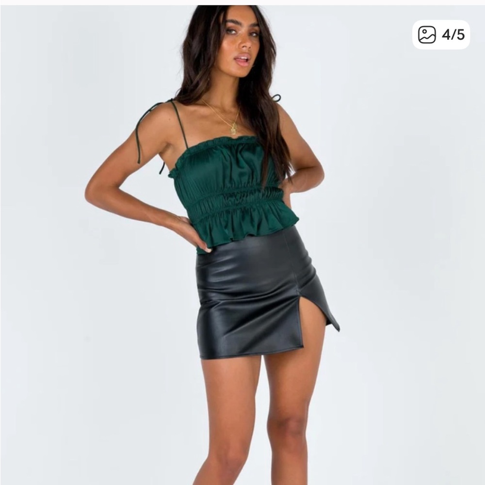 Princess Polly Green Ruffle Crop Top - Picture 4 of 6